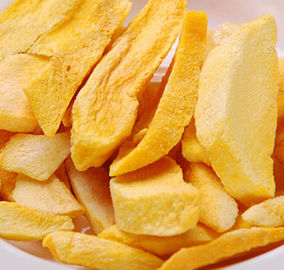 La mangue sèche faible en calories découpe le haut ingrédient en tranches cru sûr de valeur nutritive