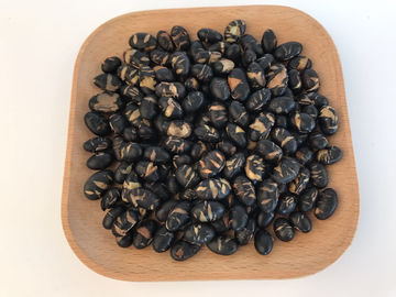 La texture dure noire de casse-croûte de soja de couleur a salé l'écrou de haricot cueilli à la main par saveur