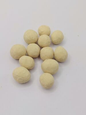Fèves de soja enrobées de crème avec une riche saveur de lait et une texture croustillante - Des collations parfaites aux graines de soja