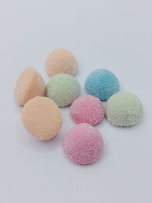Des gommes aux saveurs de fruits, de couleur pastel, à mâcher et à pâte molle