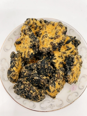Guoba d'or noir Jaune d'œuf salé et filet de porc saveur riz biscuit mélange riz croustillant croûte de riz frit