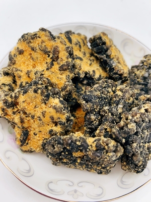 Guoba d'or noir Jaune d'œuf salé et filet de porc saveur riz biscuit mélange riz croustillant croûte de riz frit