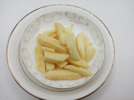 Frites crues coupées aromatisées à l'oignon