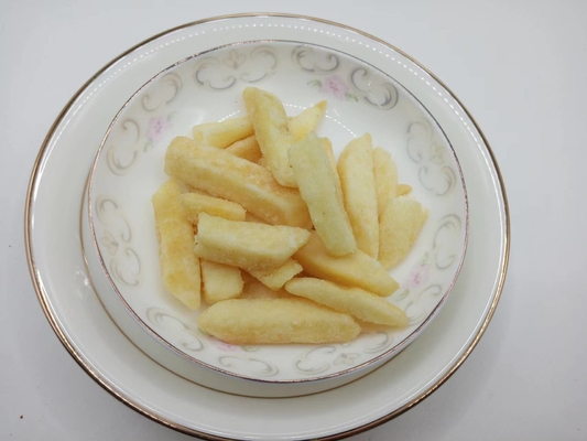 Frites crues coupées aromatisées à l'oignon