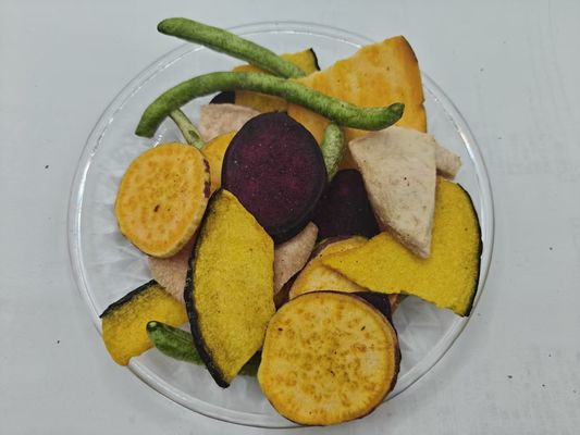 Chips de fruits et légumes avec des chips de fruits et légumes