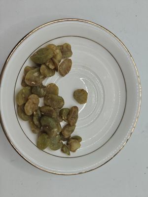 Chips de haricots émeraude infusés d'ail doré noir