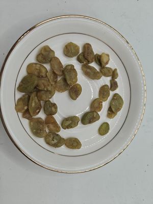 Chips de haricots émeraude infusés d'ail doré noir