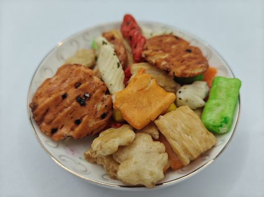 Craquelins de riz mélangés saveurs originales personnalisées, emballage en vrac avec ingrédients à l'huile