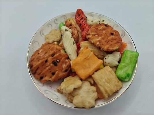 Craquelins de riz mélangés saveurs originales personnalisées, emballage en vrac avec ingrédients à l'huile