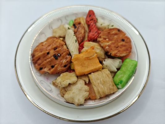 Craquelins de riz mélangés saveurs originales personnalisées, emballage en vrac avec ingrédients à l'huile