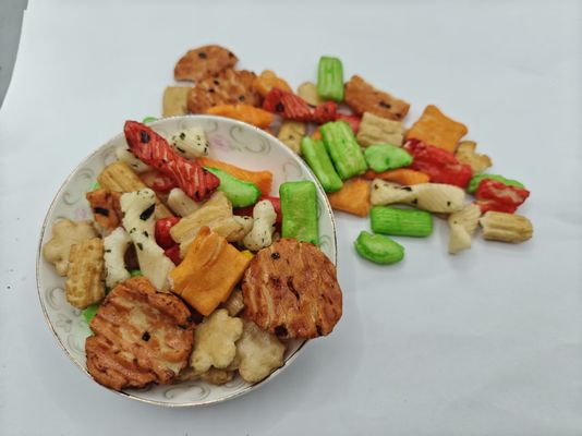 Craquelins de riz mélangés saveurs originales personnalisées, emballage en vrac avec ingrédients à l'huile