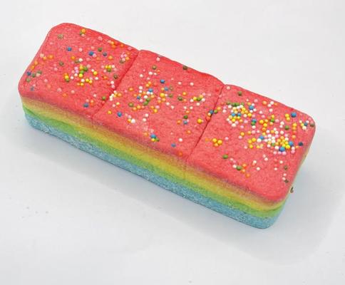 Tourbillons arc-en-ciel de gâteau de rêve à la guimauve – Extra moelleux, super moelleux et 100 % bonheur sucré
