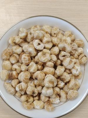 Des collations croquantes délicieuses sans huile naturelle cuites au four, cuites au four au maïs