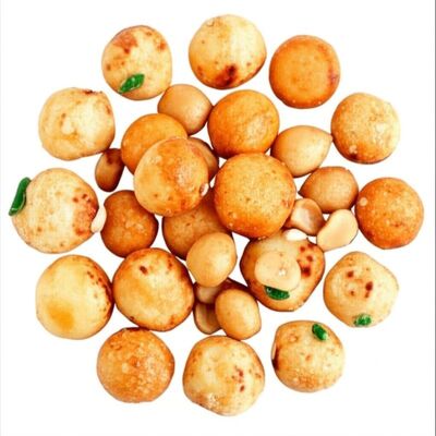 Des biscuits de riz épicés des arachides des mélanges des collations asiatiques croustillantes des repas végétaliens sans gluten