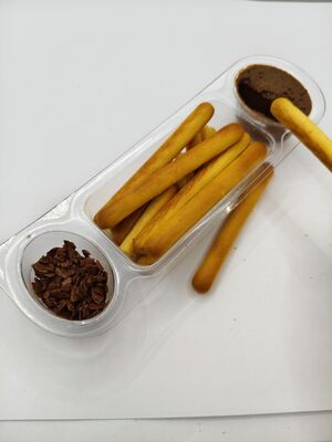 Des chips au chocolat gourmand avec 22% de cacao solide et du sel rose de l'Himalaya dans une double poche.