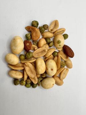 Mélange sain de collations disponible en plusieurs options d'emballage Sac en vrac Sac détaillant Pot en PET OEM Dans les 25 jours