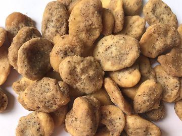 Goût croustillant adapté aux besoins du client fendu sec enduit frit de saveur de fèves de farine de maïs