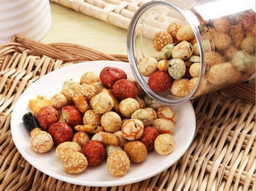 Les casse-croûte salés de nourriture fraîche de préparation de biscuit de riz, les biscuits croustillants de riz libèrent de faire frire