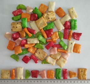 Les biscuits colorés HALAL de riz de saveur de sauce de soja mélangent les casse-croûte drôles d'enfants de différentes formes populaires d'OEM Moyen-Orient