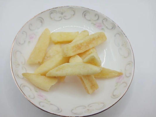 Frites crues coupées aromatisées à l'oignon