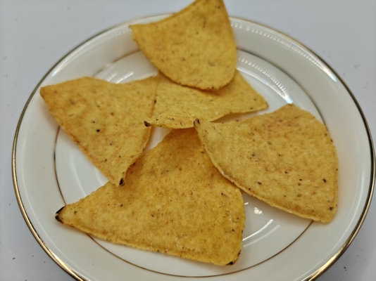 Des chips au maïs au goût de tomate pour les amateurs de collation savoureuse