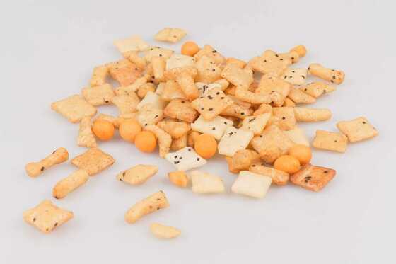 Mélange de crackers de riz au piment certifié BRC avec cacahuètes - Snack Munchines