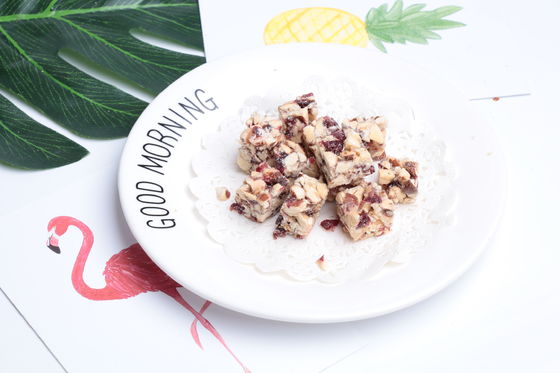 Un craquement d'écrou de sésame de morsure croustillant, marque de distributeur Nuts de casse-croûte disponible