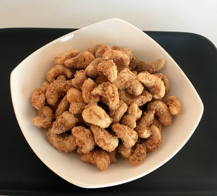 Casse-croûte croustillants d'anarcadiers de charbon de bois et croquants sains rôtis enduits cachers/par viande halal certifiés d'écrou